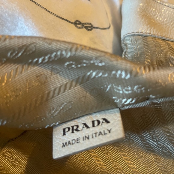 Very Nice authentic two tones leather Prada bag. - Picture 9 of 11